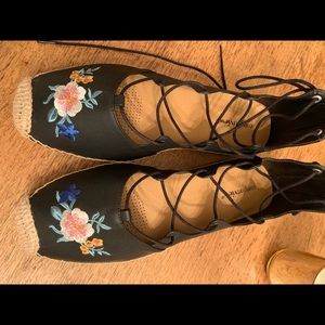 NWOB Comfortview black lace-up espadrilles sz 12